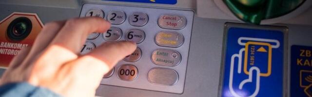 OBAZRIVO SA KARTICAMA, PRESKUPE BANKARSKE USLUGE U INOSTRANSTVU! Na moru ne dižite keš sa bankomata!