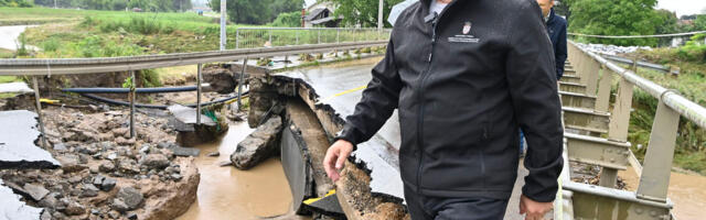 Čačak: Mostovi padaju kao kule od karata