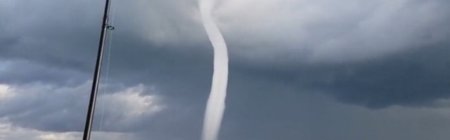 Kad se niotkud pojavi TORNADO! (VIDEO)