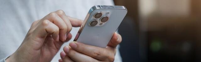 Bila je sa 20 muškaraca i svaki joj je KUPIO AJFON: Nećete verovati šta je uradila sa NJIMA (VIDEO)