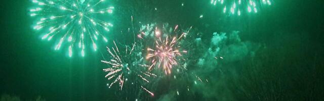 VIDEO Širom Novog Sada obeležava se Badnje veče: Paljenje badnjaka i vatromet