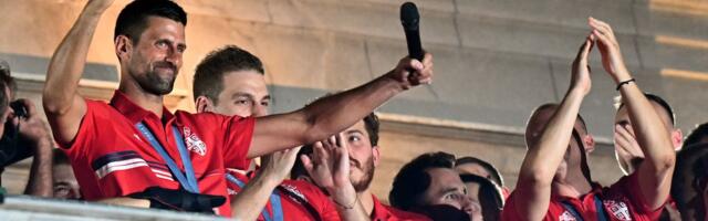 "Šampioni!" Oglasio se Novak Đoković posle zlatne medalje vaterpolista Srbije /VIDEO/