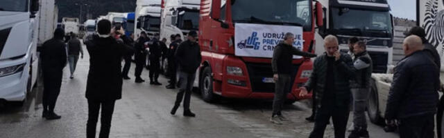 Цр­но­гор­ске ка­ми­он­џи­је ће бло­ка­дом притискати ЕУ