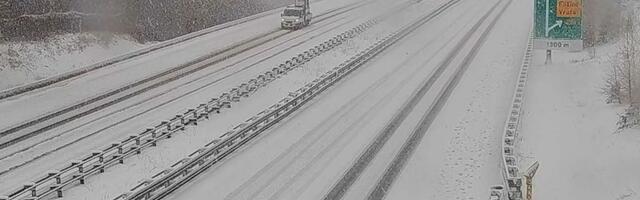 Sneg pravi haos u Hrvatskoj: Na Zavižanu više od pola metra snežnog pokrivača, zavejan i auto-put A6