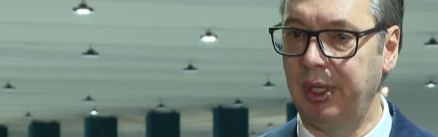 Jad i beda! Bruka u podkastu Oslobođenje: Vučića su u Srebrenici pokušali da ubiju "flašom u letu'' (VIDEO)