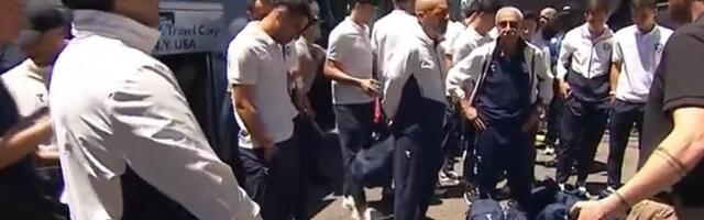 Scene kakve se ne viđaju pred Mundijal: Fudbaleri kao kriminalci na aerodromu /VIDEO/