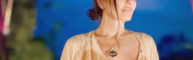 RITUALI KOJE SMO VIĐALI SAMO U HORORIMA: Elena Karaman pokazala obrede koje izvodi u kući, svi misle da je u pitanju SEKTA! (FOTO)