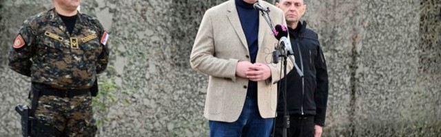 PREDSEDNIK VUČIĆ POSETIO BAZU ŽANDARMERIJE U KRALJEVU