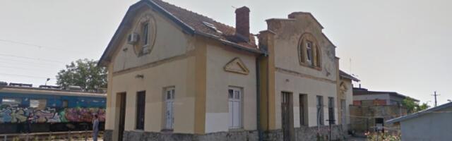 Žena ostavljena u železničkoj stanici opasnoj po život: Vučićeva saradnica i u ovoj priči