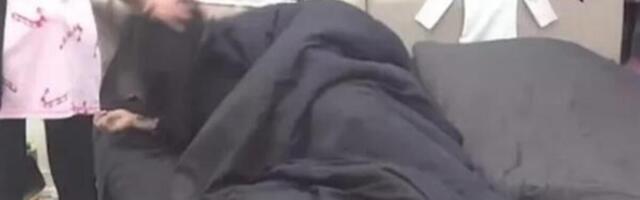 JU, SRAMOTE! Žestoko se "prašili" usred dana, a onda im ULETELA ONA ISPOD POKRIVAČA! Scena šokira