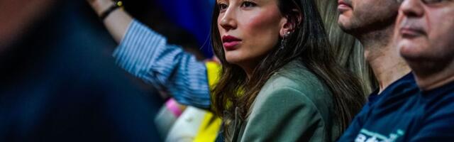 Svi su gledali u nju na meču Fener - Partizan, pevala srpske narodnjake, ona je jedna od najlepših dama sveta