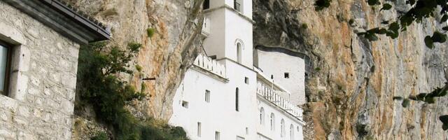 Policajci pešače do Ostroga - skupljaju novac za lečenje dvoje dece