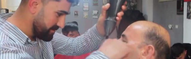 Pola čovek, pola brkovi: Političar zbog jedne fotke postao globalni hit, pitaju se ima li uopšte usta