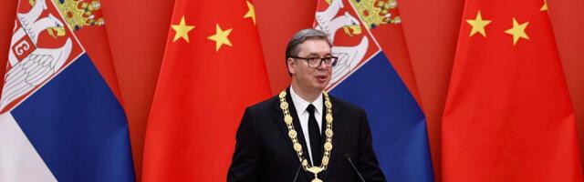 Vučiću prošle godine poklonjeni skupocen sat, portreti, pesma..