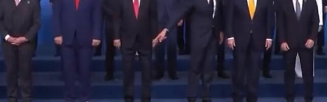 NATO lideri kao deca u školi: Rama u belim patikama, Rute se cereka, upire prstom i zove Trampa (VIDEO)
