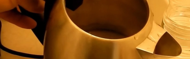 Kad jednom zagrejete vodu u kuvalu, više ne smete da je grejete, a evo i ZAŠTO