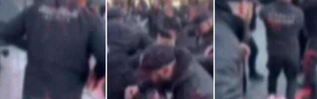 ZASTRAŠUJUĆI SNIMAK! Stravična tuča ispred Skupštine grada: Lete jaja i suzavci, došla i Hitna pomoć! (VIDEO)