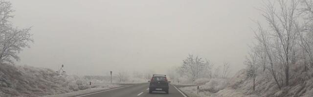 Putevi Srbije: Kolovozi uglavnom vlažni, na teritoriji nekoliko gradova sneg u raskvašenom stanju