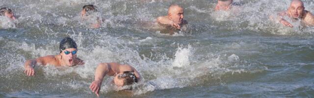 OBOREN REKORD! Prelep snimak sa jezera Gazivode: Čak 300 učesnika sa Kosova zaplivalo za Časni krst