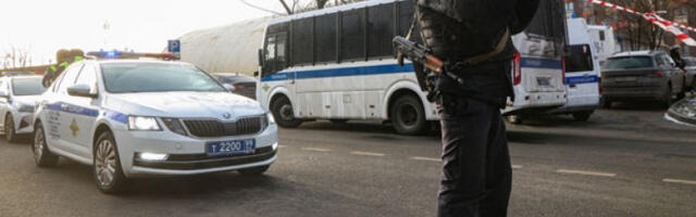 Sprečena tragedija u Rusiji: tinejdžer sa sekirom, nožem i pištoljem zaustavljen u školi