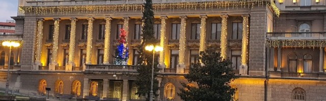 Šta slavi Vučić: Predsedništvo sija kao za Novu godinu (FOTO)