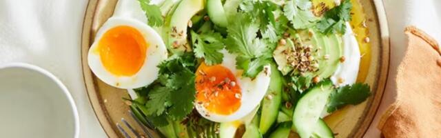 Salata sa krastavcem i jajima – savršena za doručak!