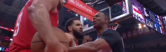 TUČA U ZAVRŠNICI UTAKMICE: „Zidanovski“ potez u NBA ligi, igrač automatski izbačen! (VIDEO)
