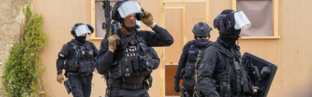 ULETEO U AUTO-ŠKOLU I NAPAO ZAPOSLENE NOŽEM! Neviđena drama u gradu, policija morala da puca u napadača