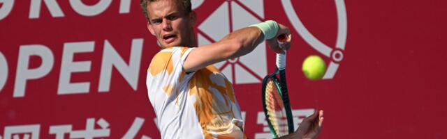 Zabrinjavajuće scene u Melburnu: Dečak koji sakuplja loptice kolabirao usred kvalifikacionog meča!