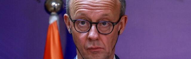 Merc podvio rep: Ide na noge Trampu, moli da ga ne udari po džepu