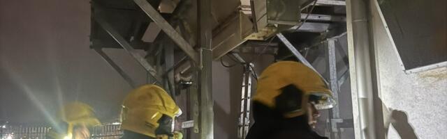 Kragujevački vatrogasci večeras ugasili požar na objektu preduzeća Jelovica