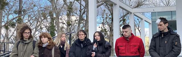 Novosadski studenti o napadu kod SNP-a: "Šavovi i puknute bubne opne"