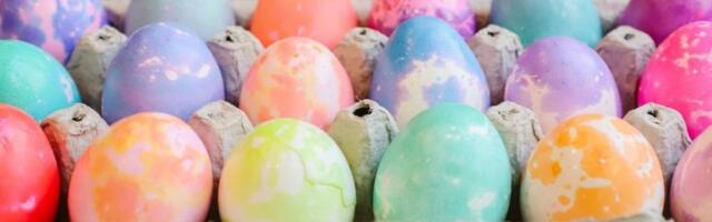 Najjednostavnija tehnika farbanja jaja: Savršeno obojena, a bez nereda (VIDEO)