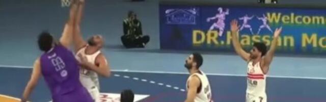 U Egiptu igra novi Boban Marjanović: Zakucava bez skoka, pored njega svi deluju kao deca! /VIDEO/