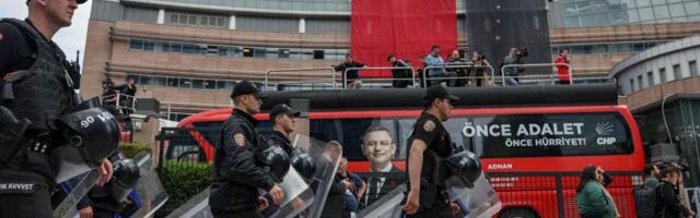 Turska policija upala u zgradu glavne opozicione stranke, suzavac i gumeni meci na pristalice
