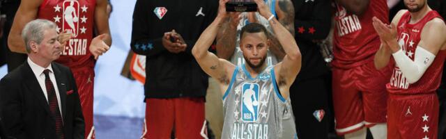 Kari podigao MVP trofej na Ol-staru, postavio rekord po broju trojki - ALI JE OVIM POTEZOM ODUŠEVIO SVE!