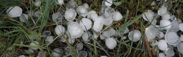 Grad u okolini Rače i Topole uništio useve, oštećeni krovovi kuća