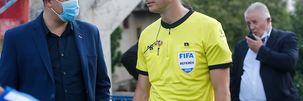 TRI PENALA?! Bivši selektor Srbije ogorčen na najboljeg srpskog arbitra!