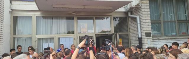 Roditelji đaka OŠ "Pavle Savić": Veći broj uniformisanih policajaca dva dana u školi