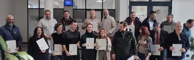 Izložbom fotografija i dodelom zahvalnica profesorima, studenti FIN-a obeležili godinu dana od početka blokade (VIDEO)
