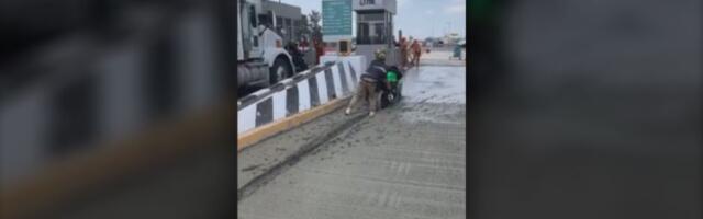 Izbegao rampu, pa motor zaglavio u betonu (VIDEO)