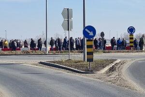 Грађани незадовољни експропријацијом на сат времена блокирали петљу у Паковраћи