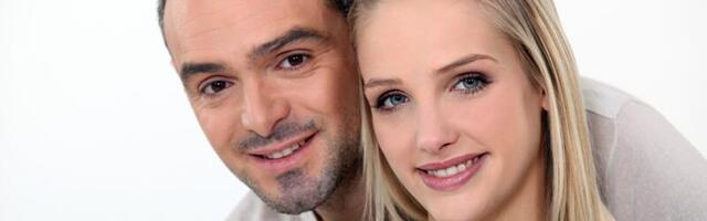 Crvene zastavice na koje morate obratiti pažnju ako se viđate sa starijim muškarcem