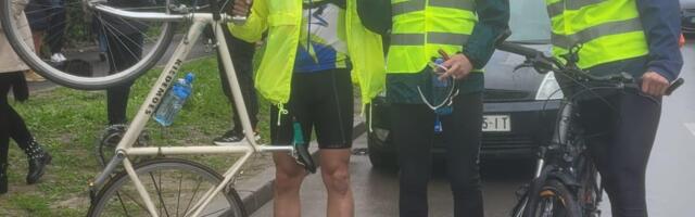 Među studentima biciklistima i Rade Šangić sa kragujevačkog Pravnog fakulteta (VIDEO)