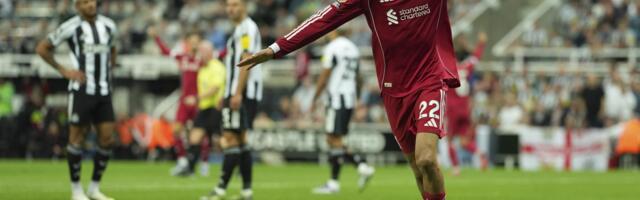 Epska glupost Liverpulovog novajlije! Proslavio gol skidanjem dresa, ali zaboravio da već ima žuti karton (VIDEO)