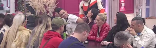 ŠOK NAD ŠOKOVIMA! Viktor pred svima ZAPROSIO Minu! (VIDEO)