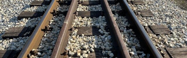 Pet cisterni sa fosfornom kiselinom ispalo iz šina na pruzi Niš–Zaječar