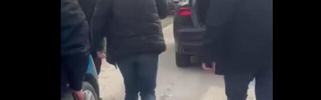 Batinaši iz Pančeva sekirama napali studente i novinarske ekipe u Boru: Ima povređenih (VIDEO)
