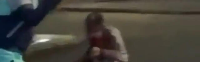 Stravičan snimak iz Belfasta: Somalijac pokušao da obezglavi čoveka nasred ulice