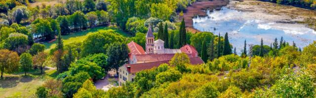 Tajna pravoslavnog manastira u Hrvatskoj: Skrivena pećina, simboli i vekovno predanje o sestri cara Dušana